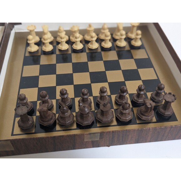 Vintage Drueke Magnetic Travel Chess Set No. 550 COMPLETE Faux Wood Grain Box - Picture 12 of 13